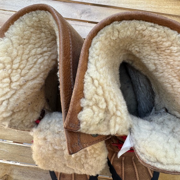 UGG Women's UGG Adirondack II Waterproof Insulated Winter Boots size EU 39 US 8 - Picture 9 of 11